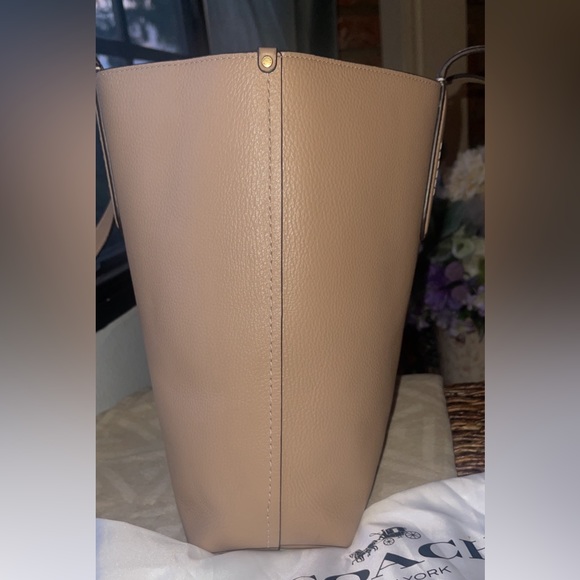 New Coach Leatherware Classic Reversible Large Taupe/Beige Tote w/Dustbag - Picture 5 of 16